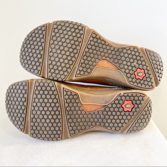 TEVA Women's Ancona Waterproof Leather Clog Shoe with Velcro Hook & Loop Strap - Picture 7 of 8